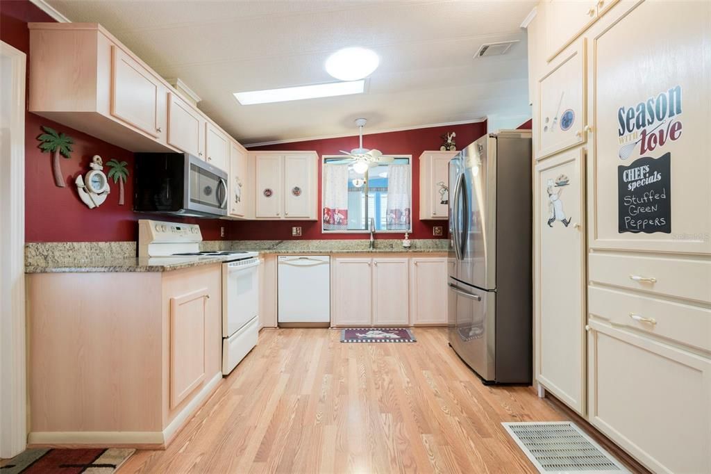 For Sale: $139,900 (2 beds, 2 baths, 1446 Square Feet)