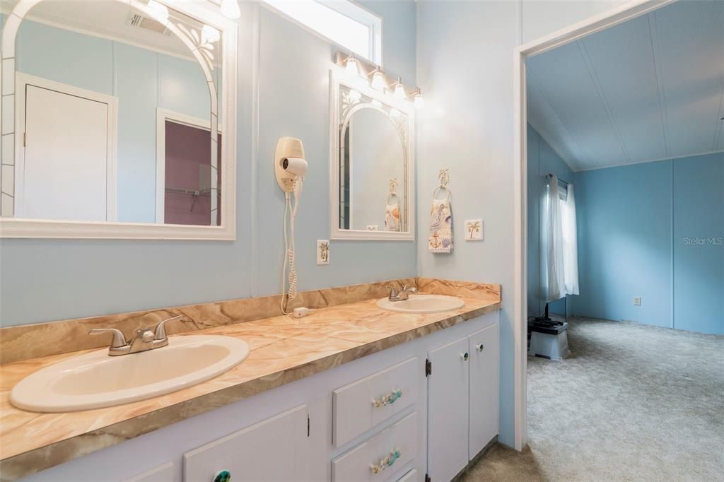 For Sale: $139,900 (2 beds, 2 baths, 1446 Square Feet)