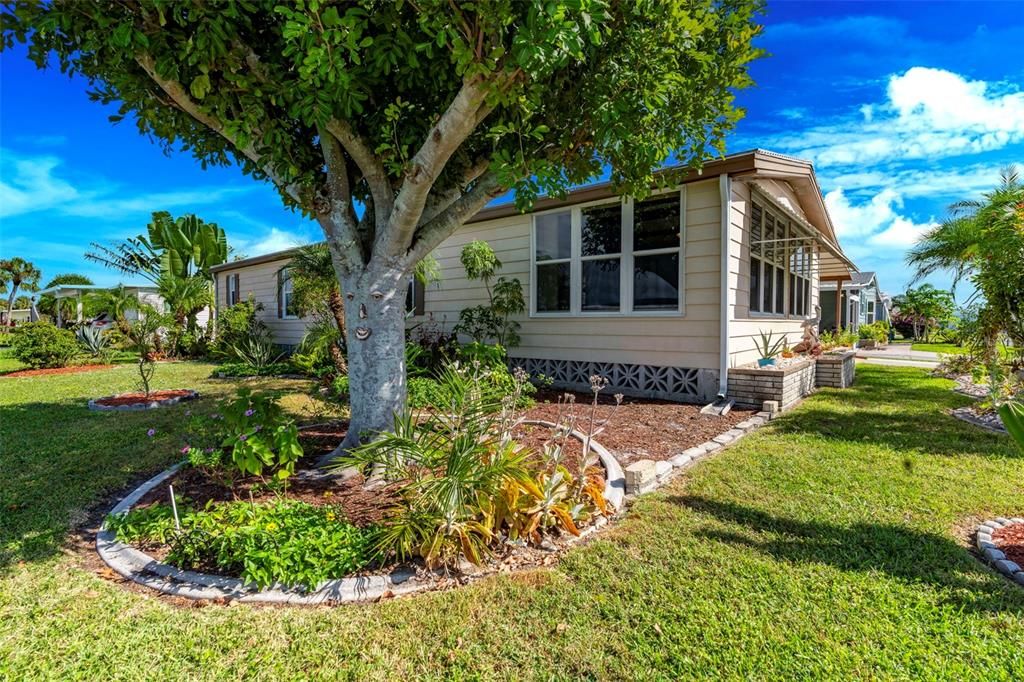 For Sale: $139,900 (2 beds, 2 baths, 1446 Square Feet)