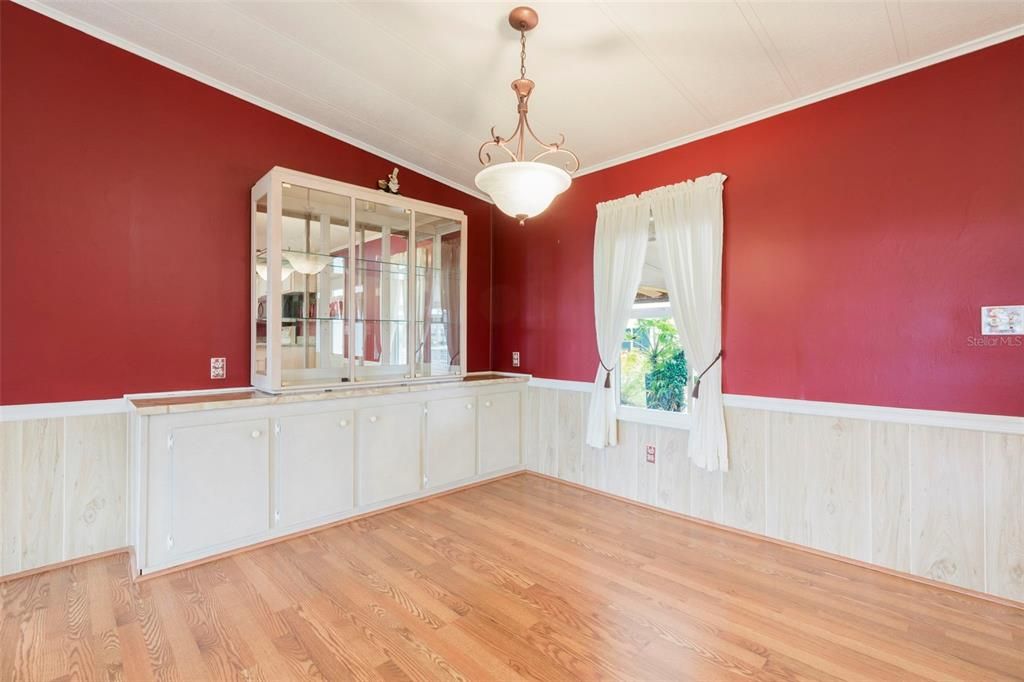 For Sale: $139,900 (2 beds, 2 baths, 1446 Square Feet)