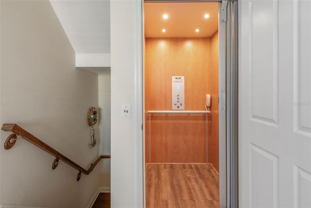 待售: $519,000 (4 贝兹, 3 浴室, 2400 平方英尺)