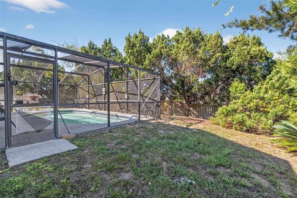 Active With Contract: $300,000 (7 beds, 4 baths, 2378 Square Feet)