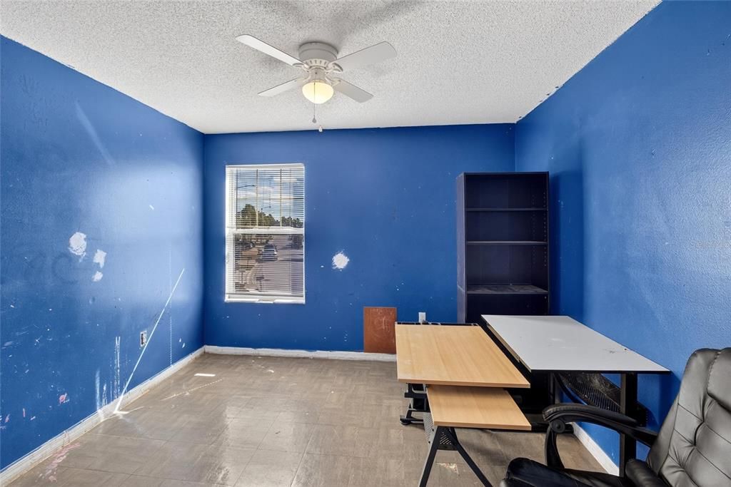 Active With Contract: $300,000 (7 beds, 4 baths, 2378 Square Feet)