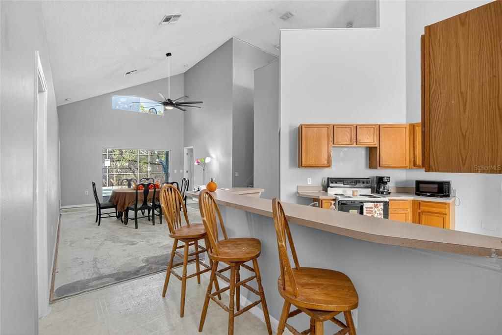 Active With Contract: $300,000 (7 beds, 4 baths, 2378 Square Feet)