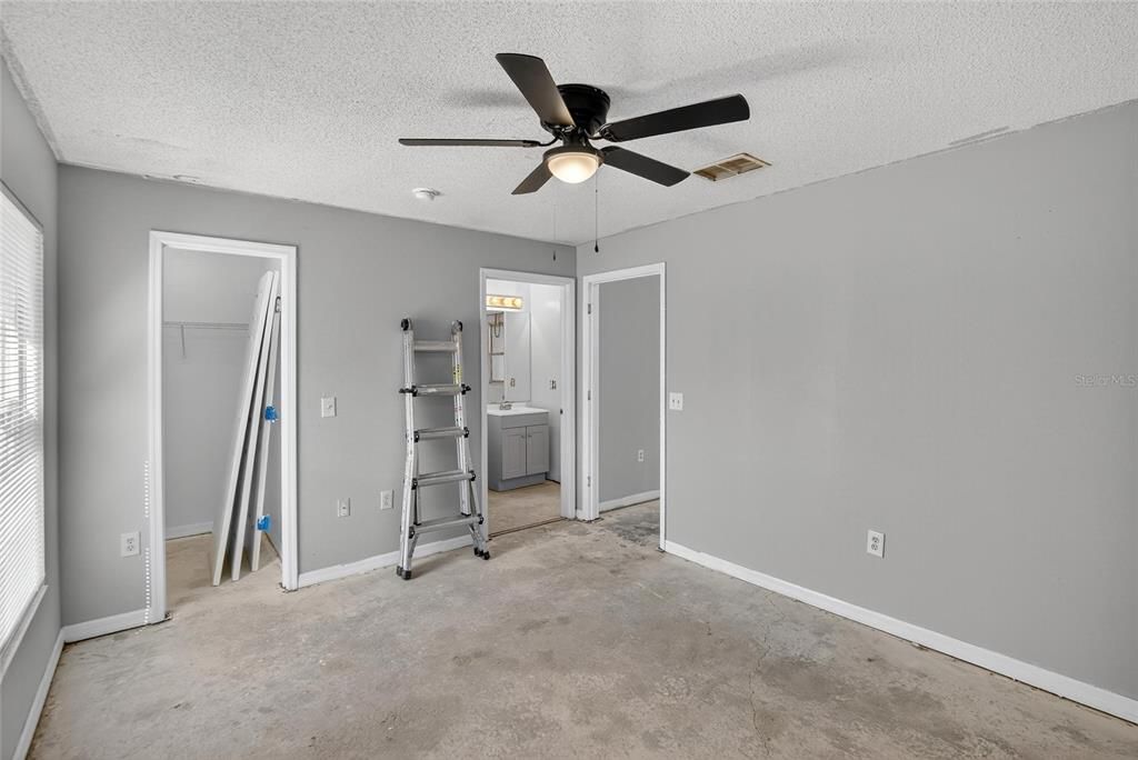 Active With Contract: $300,000 (7 beds, 4 baths, 2378 Square Feet)