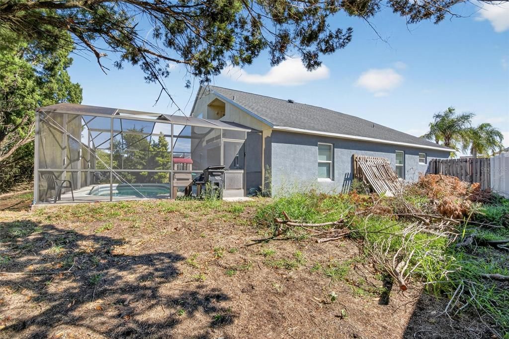 Active With Contract: $300,000 (7 beds, 4 baths, 2378 Square Feet)