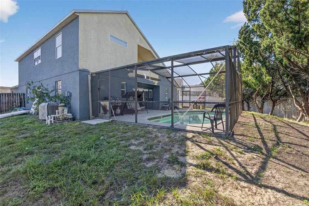 Active With Contract: $300,000 (7 beds, 4 baths, 2378 Square Feet)