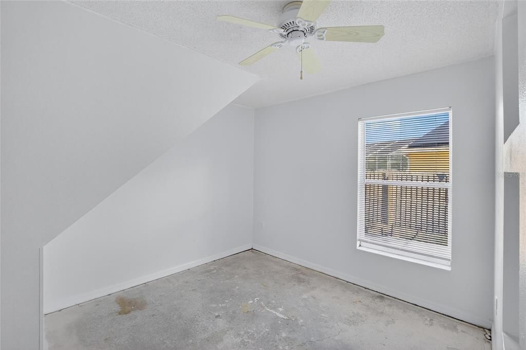 Active With Contract: $300,000 (7 beds, 4 baths, 2378 Square Feet)