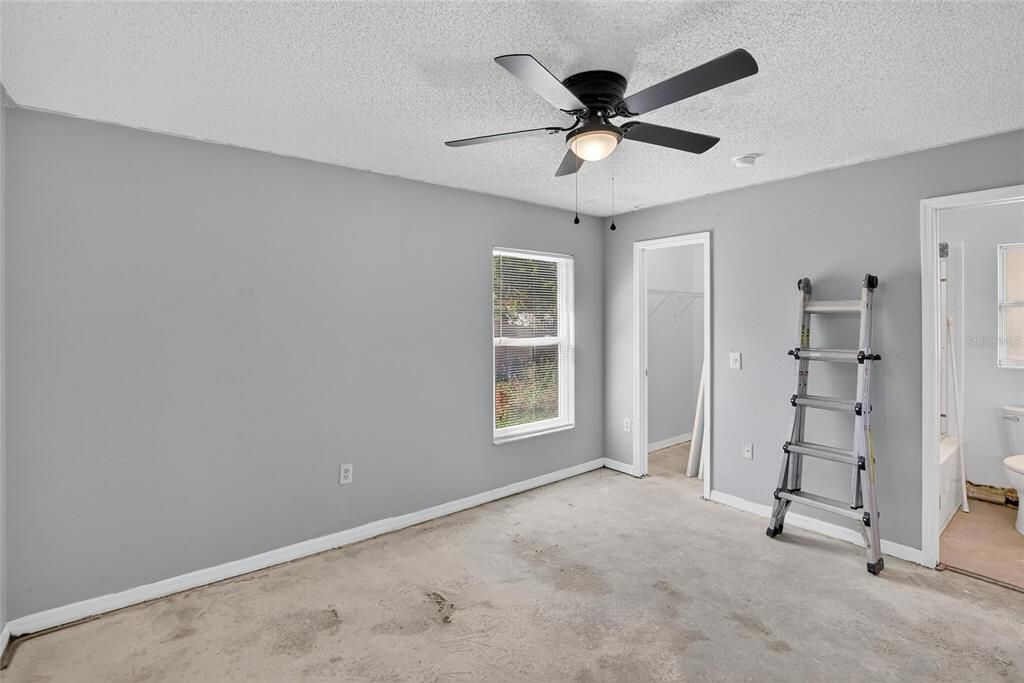 Active With Contract: $300,000 (7 beds, 4 baths, 2378 Square Feet)