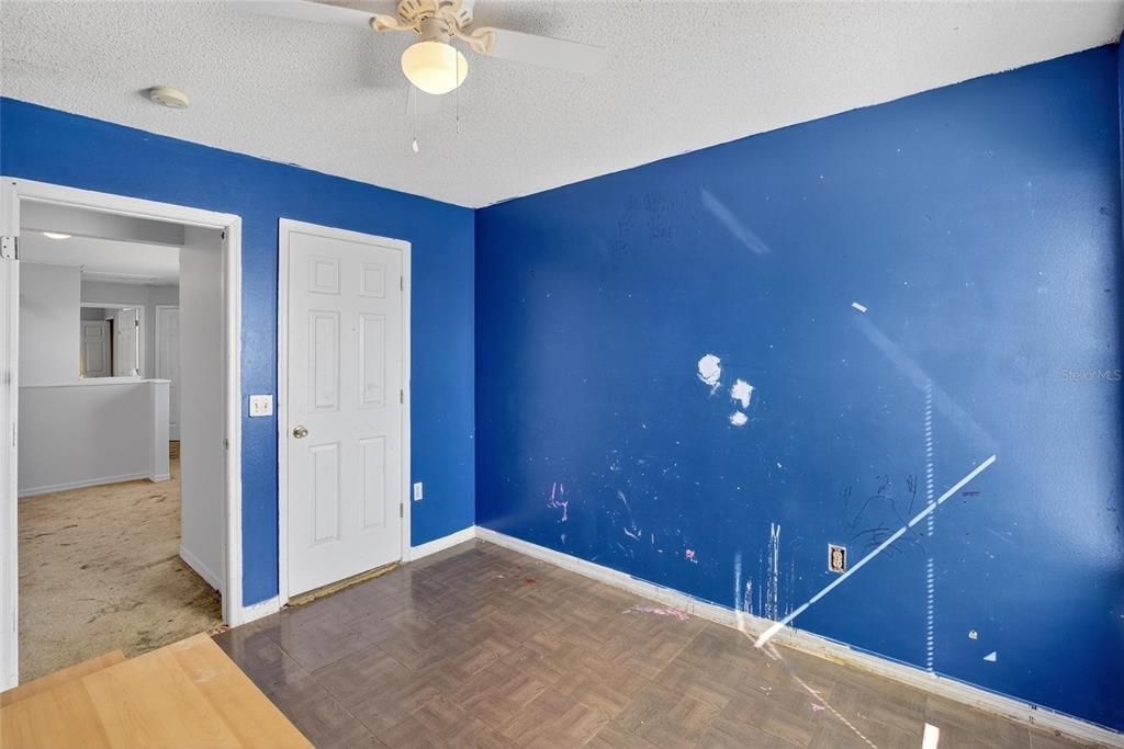 Active With Contract: $300,000 (7 beds, 4 baths, 2378 Square Feet)