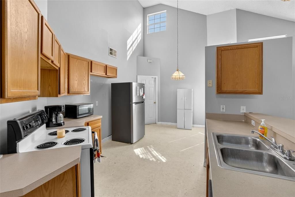 Active With Contract: $300,000 (7 beds, 4 baths, 2378 Square Feet)