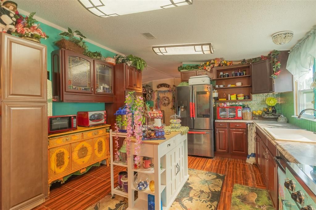 For Sale: $279,990 (4 beds, 2 baths, 2052 Square Feet)