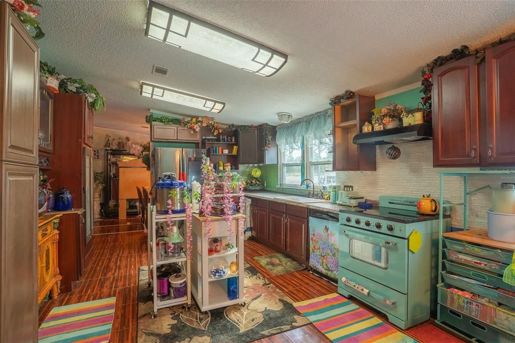 For Sale: $279,990 (4 beds, 2 baths, 2052 Square Feet)