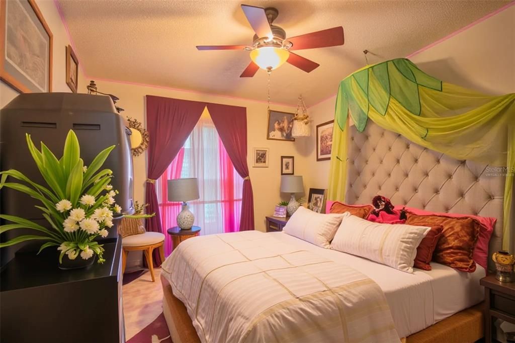 For Sale: $279,990 (4 beds, 2 baths, 2052 Square Feet)