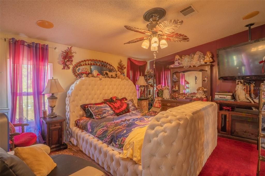 For Sale: $279,990 (4 beds, 2 baths, 2052 Square Feet)