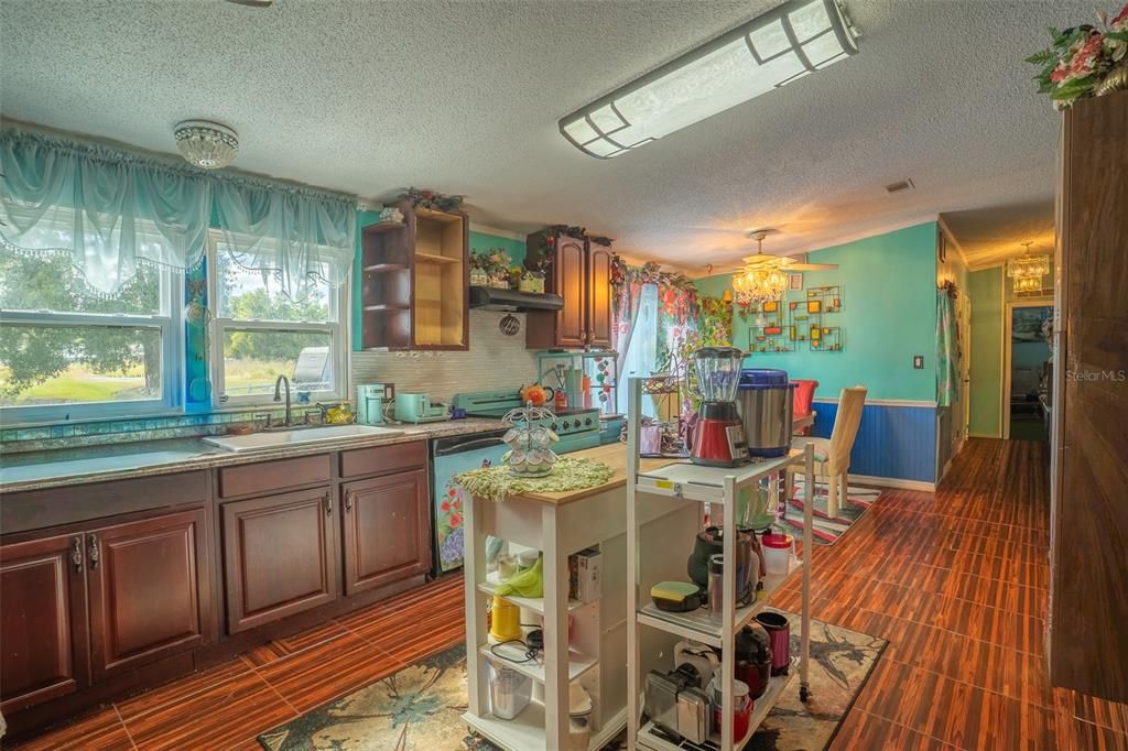 For Sale: $279,990 (4 beds, 2 baths, 2052 Square Feet)