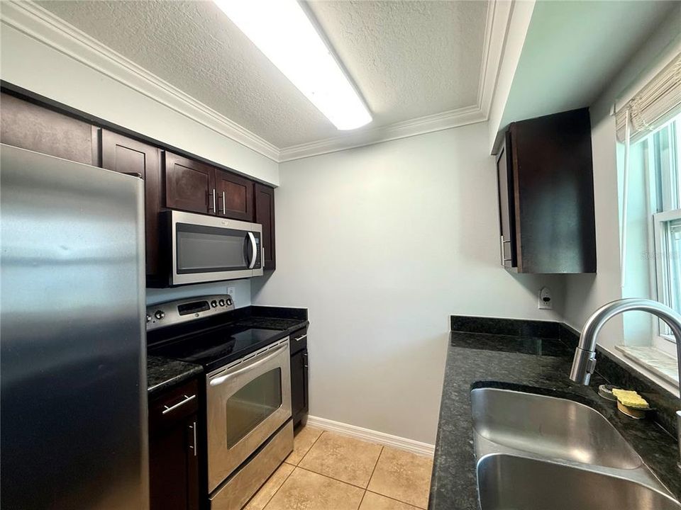 For Rent: $1,650 (2 beds, 2 baths, 934 Square Feet)