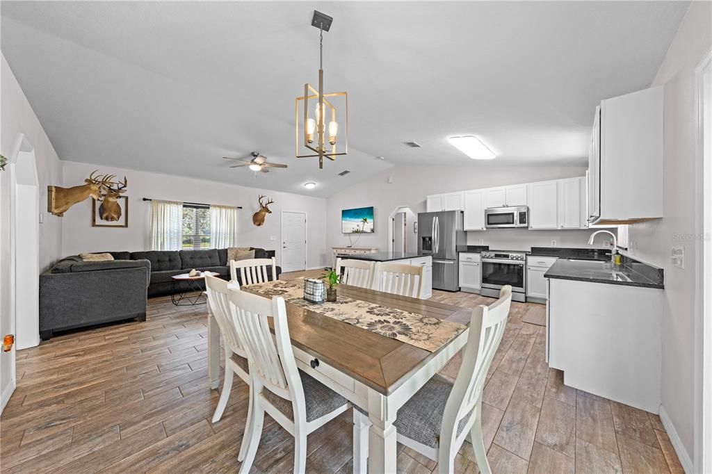 待售: $525,000 (3 贝兹, 2 浴室, 1350 平方英尺)