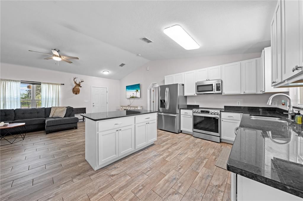 待售: $525,000 (3 贝兹, 2 浴室, 1350 平方英尺)