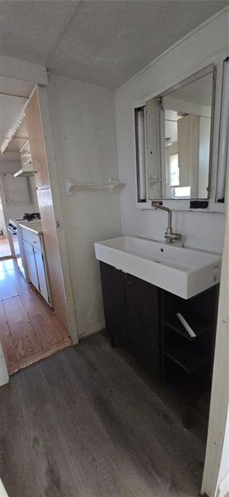 На продажу: $71,900 (2 спален, 1 ванн, 700 Квадратных фут)