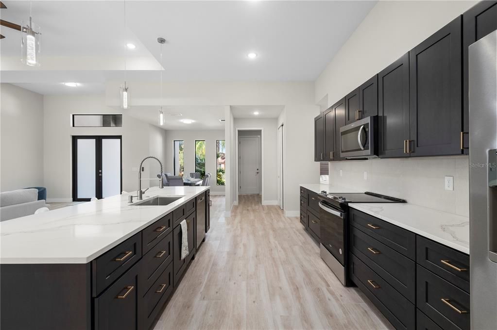 待售: $1,149,000 (4 贝兹, 3 浴室, 2228 平方英尺)