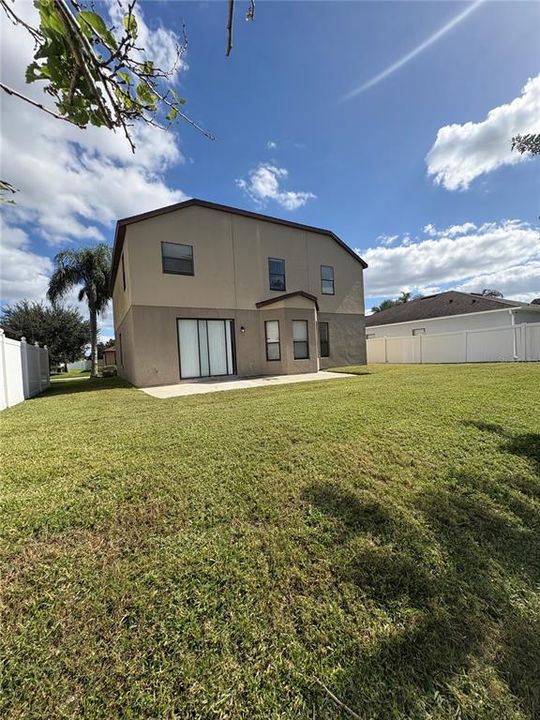 For Rent: $3,000 (5 beds, 3 baths, 2722 Square Feet)