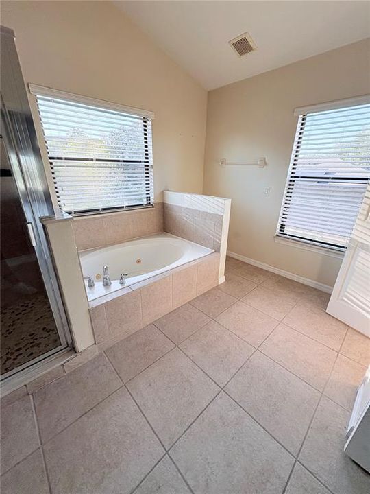 For Rent: $3,000 (5 beds, 3 baths, 2722 Square Feet)