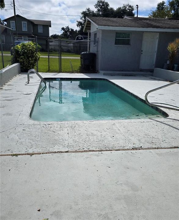 For Sale: $399,900 (4 beds, 3 baths, 1720 Square Feet)