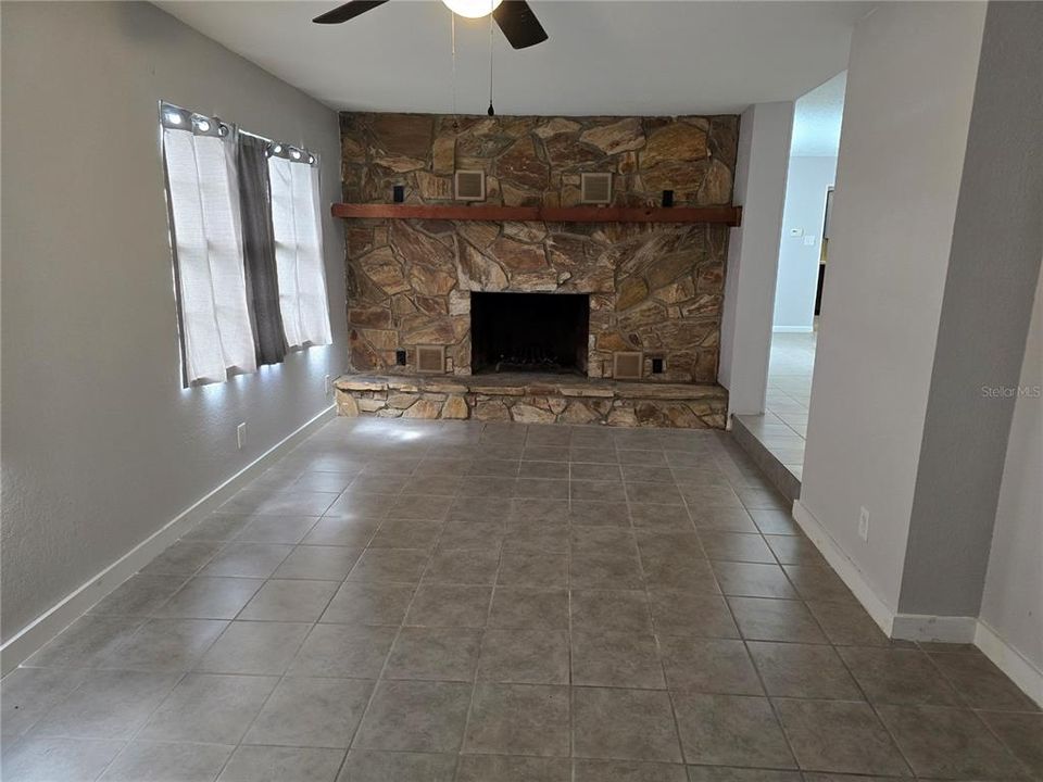 For Sale: $399,900 (4 beds, 3 baths, 1720 Square Feet)