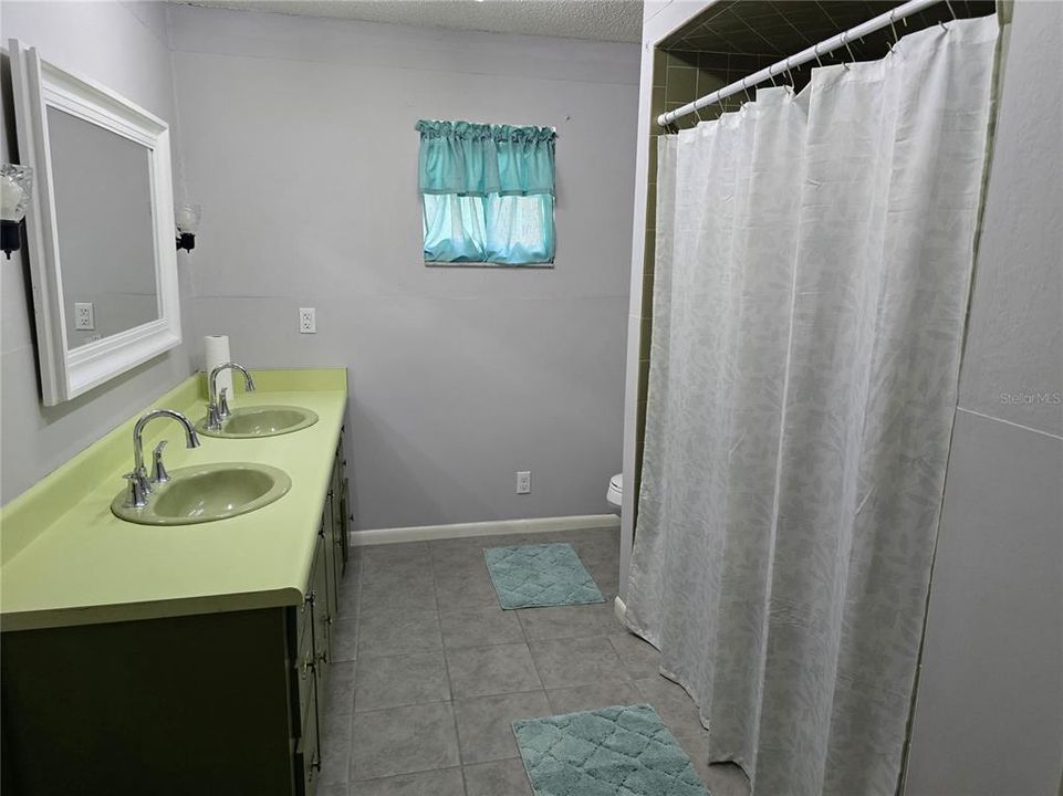 For Sale: $399,900 (4 beds, 3 baths, 1720 Square Feet)