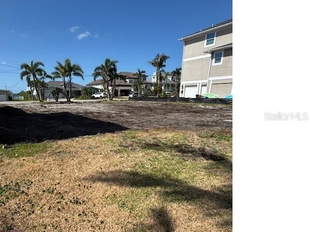 En Venta: $1,300,000 (0.19 acres)