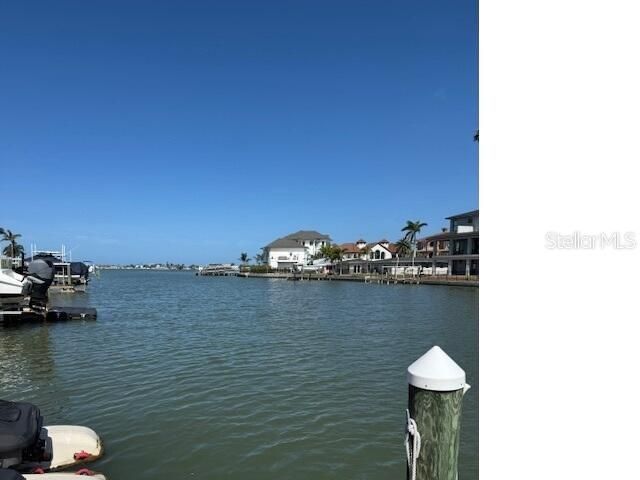 En Venta: $1,300,000 (0.19 acres)