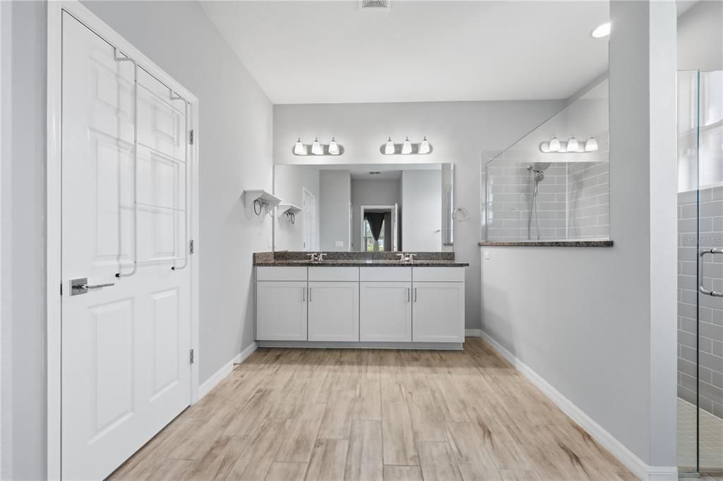 For Sale: $449,900 (4 beds, 2 baths, 2301 Square Feet)