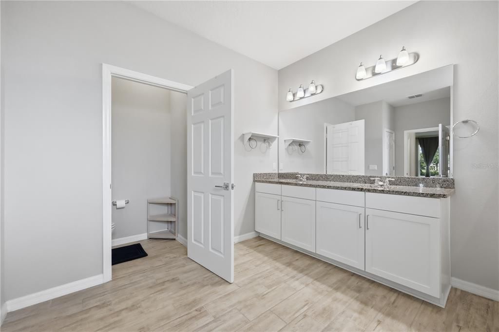 For Sale: $449,900 (4 beds, 2 baths, 2301 Square Feet)