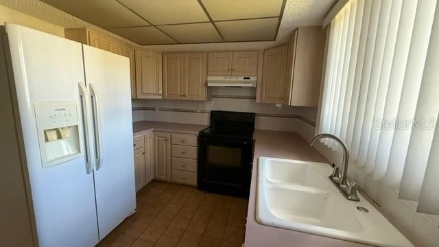 Active With Contract: $365,000 (3 beds, 2 baths, 1736 Square Feet)