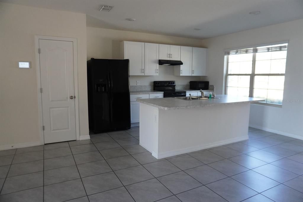 For Rent: $2,150 (3 beds, 2 baths, 1624 Square Feet)