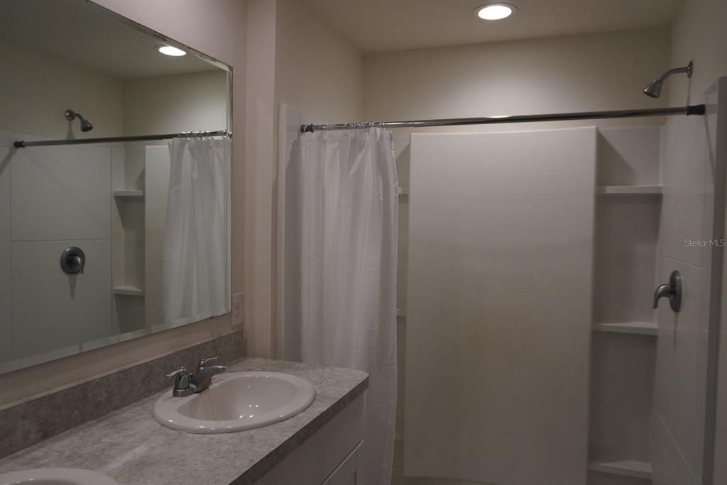 For Rent: $2,150 (3 beds, 2 baths, 1624 Square Feet)