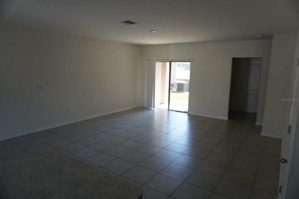 For Rent: $2,150 (3 beds, 2 baths, 1624 Square Feet)