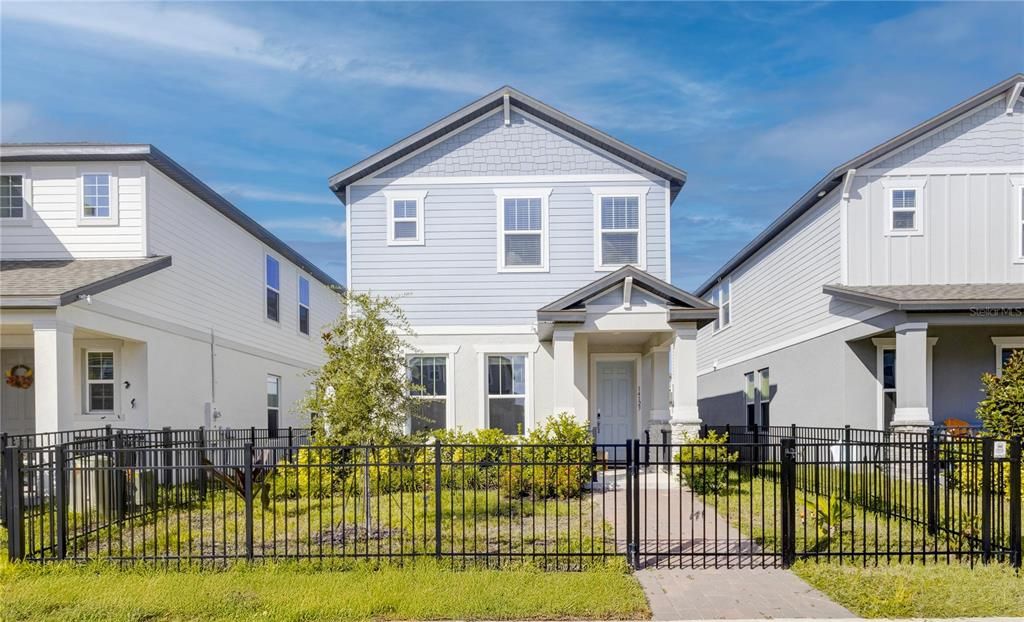 Recently Rented: $3,200 (4 beds, 2 baths, 1893 Square Feet)