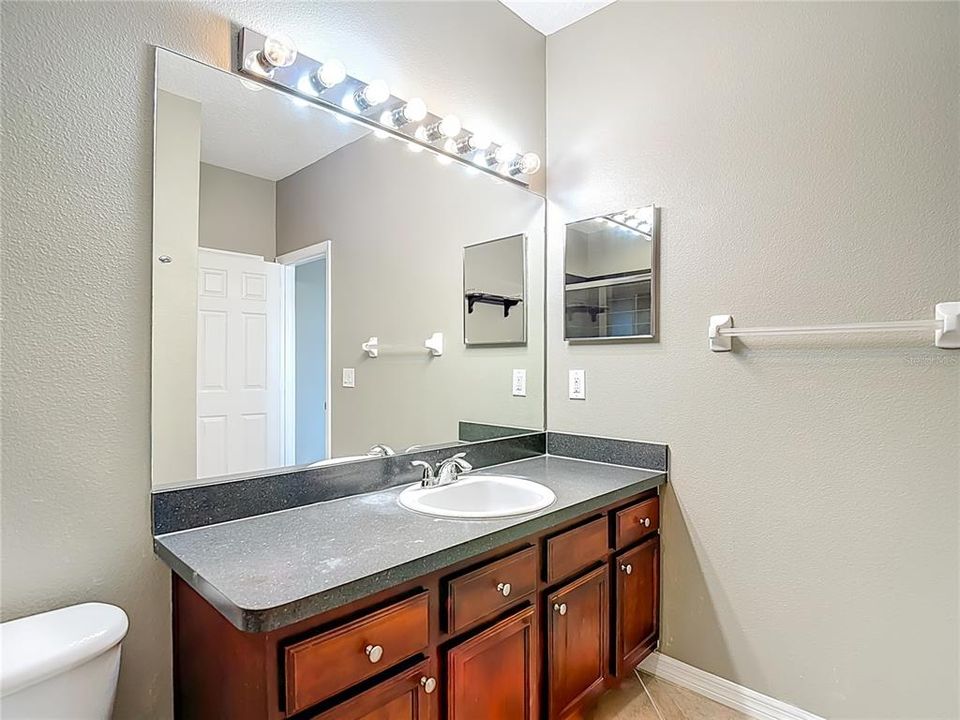 待售: $295,000 (3 贝兹, 2 浴室, 1832 平方英尺)