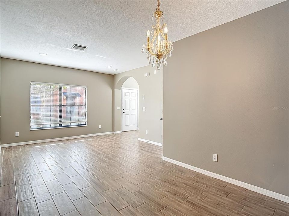 待售: $295,000 (3 贝兹, 2 浴室, 1832 平方英尺)