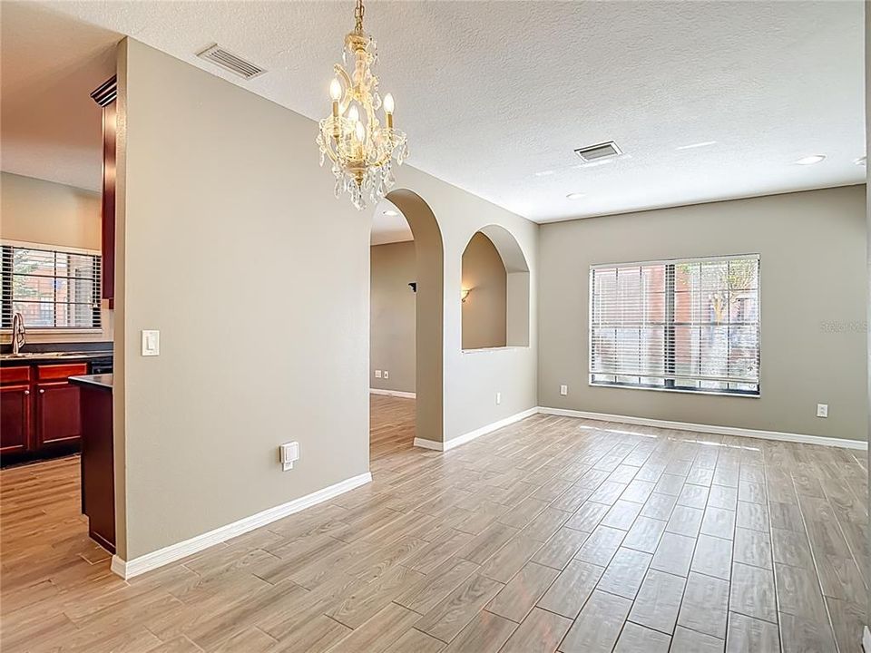 待售: $295,000 (3 贝兹, 2 浴室, 1832 平方英尺)