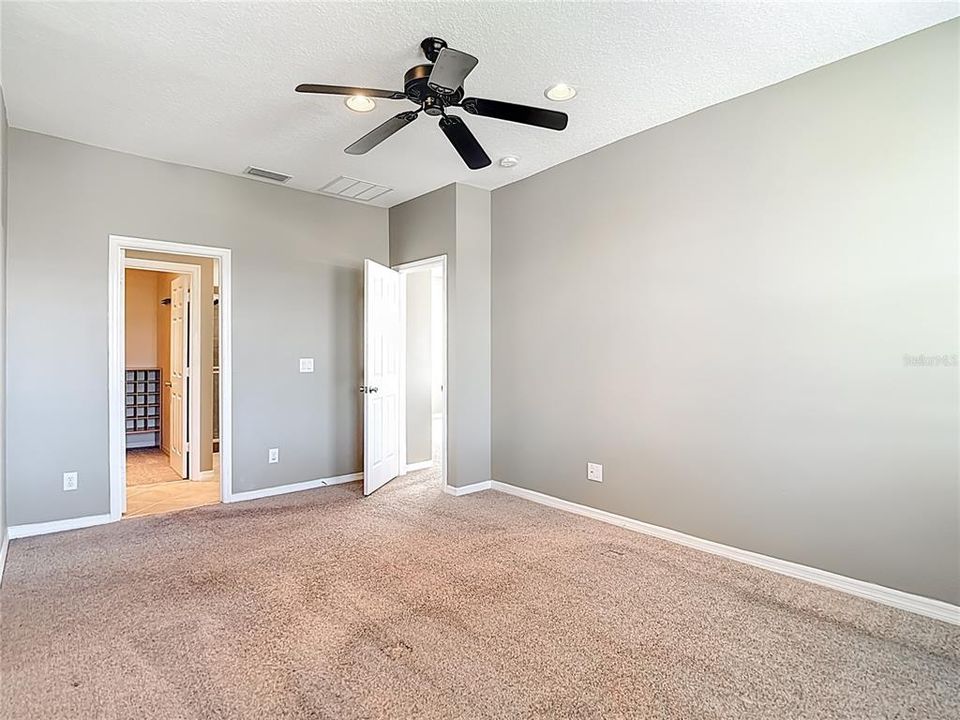 待售: $295,000 (3 贝兹, 2 浴室, 1832 平方英尺)