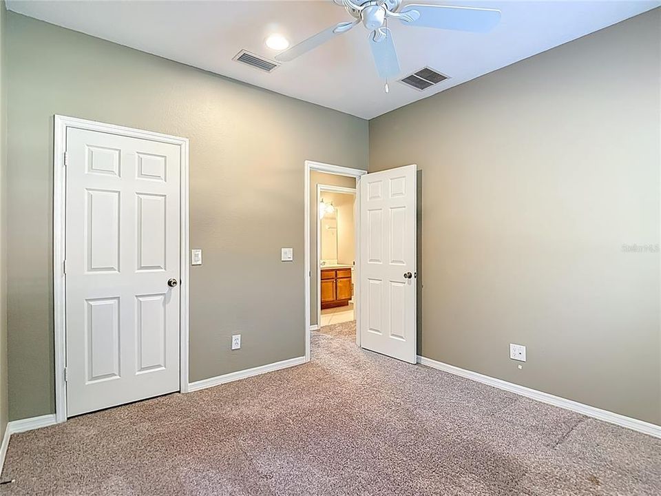 待售: $295,000 (3 贝兹, 2 浴室, 1832 平方英尺)