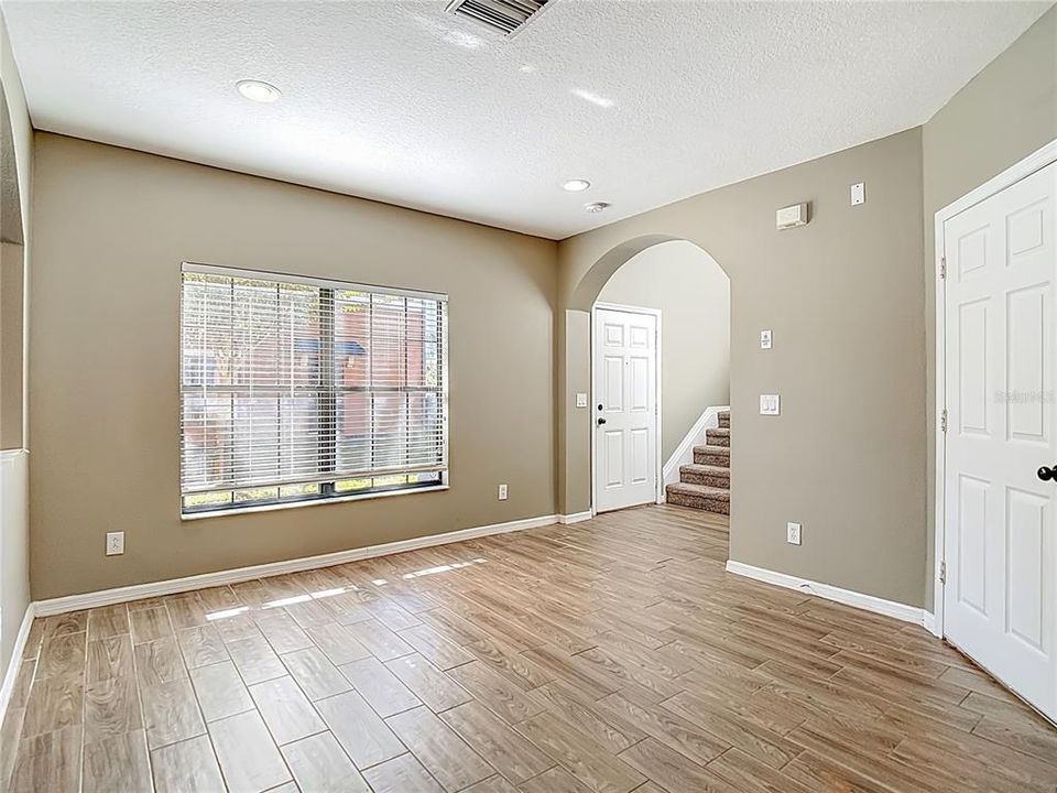 待售: $295,000 (3 贝兹, 2 浴室, 1832 平方英尺)