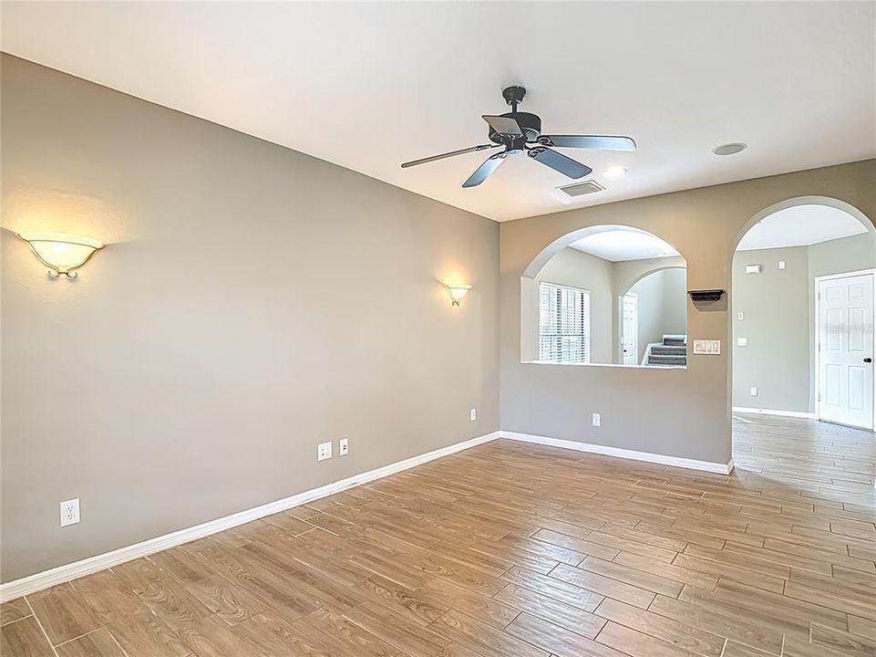 待售: $295,000 (3 贝兹, 2 浴室, 1832 平方英尺)