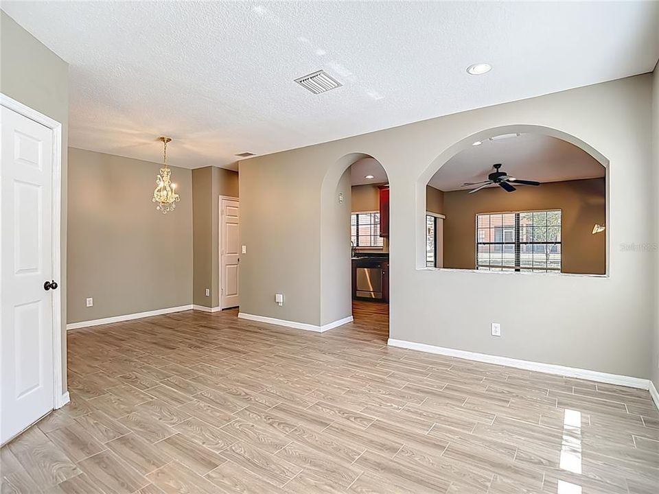 待售: $295,000 (3 贝兹, 2 浴室, 1832 平方英尺)