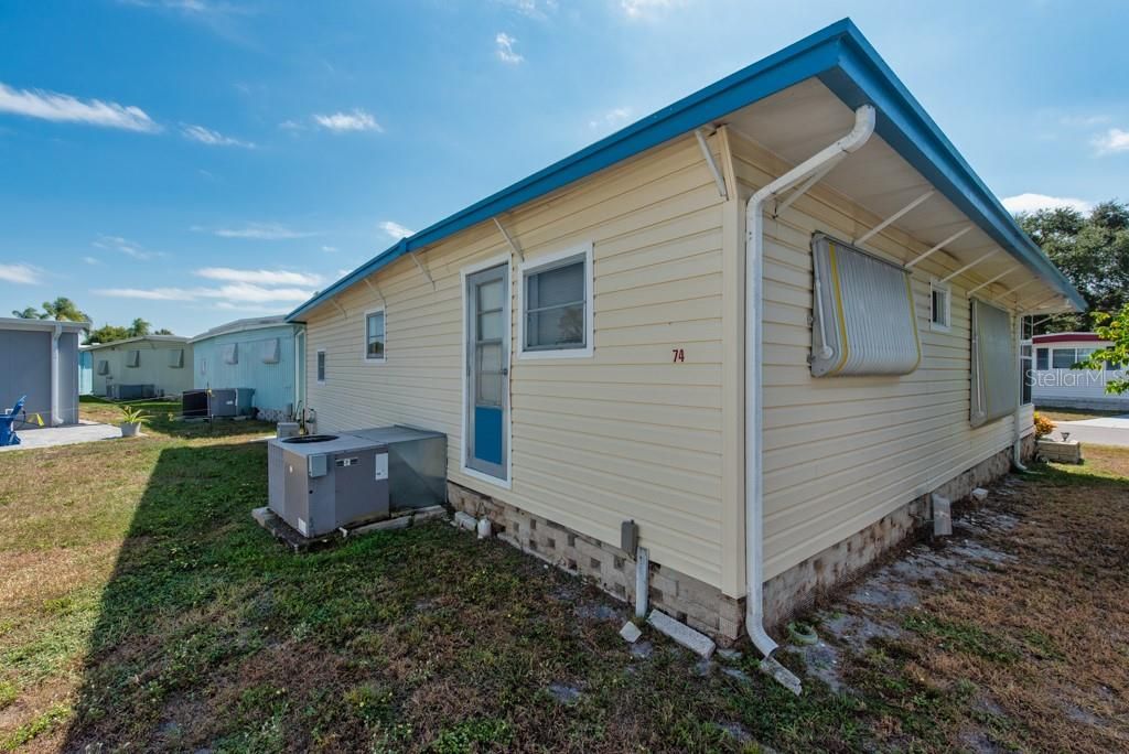 For Sale: $110,000 (2 beds, 1 baths, 798 Square Feet)