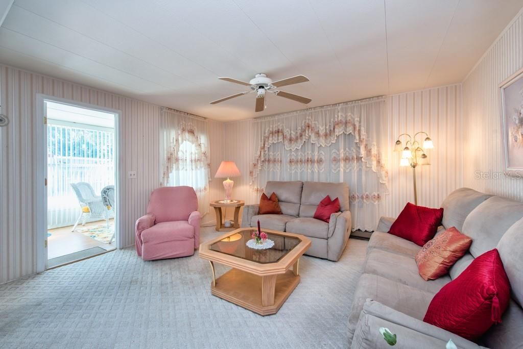 For Sale: $110,000 (2 beds, 1 baths, 798 Square Feet)