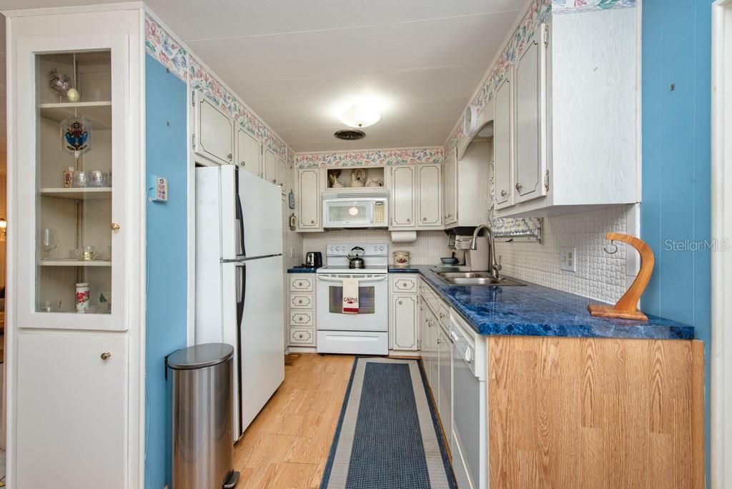 For Sale: $110,000 (2 beds, 1 baths, 798 Square Feet)